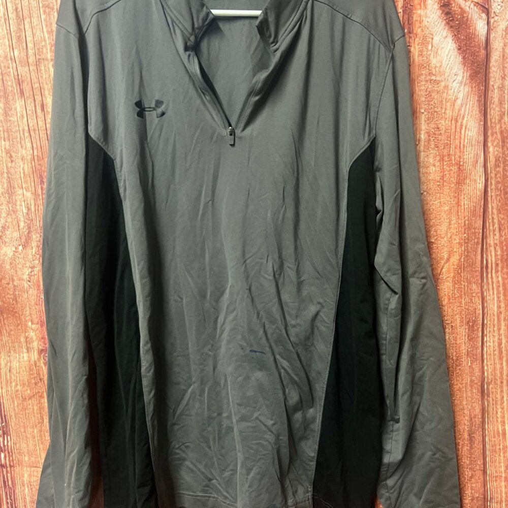 Under Armour 1/4 zip long sleeve size XL (049)